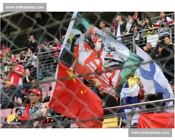 观众爆棚！F1正赛直播，现场气氛嗨翻天！