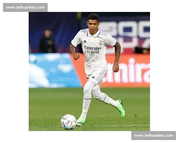 经典对决重燃！皇马巴萨火星撞地球，西甲直播战火再升级！